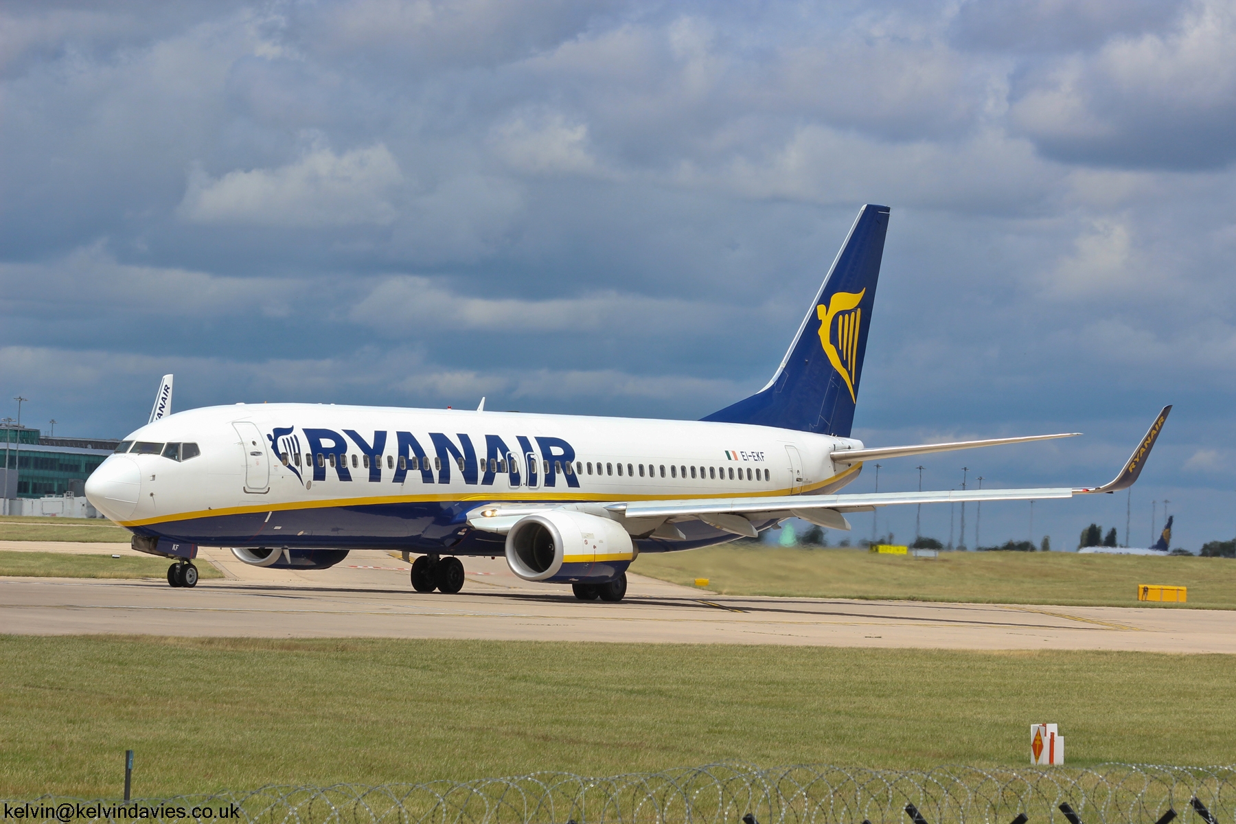 Ryanair 737NG EI-EKF