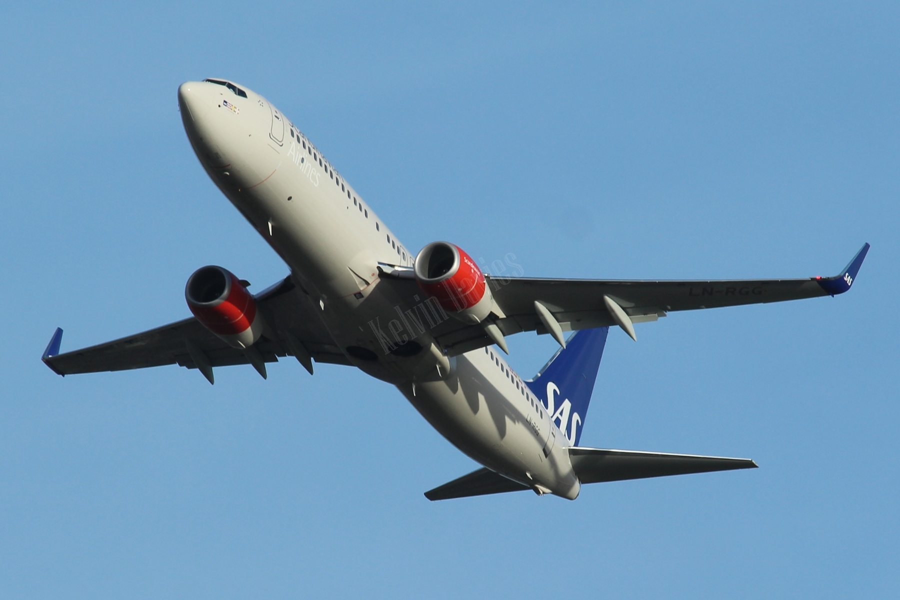 SAS 737 LN-RGG