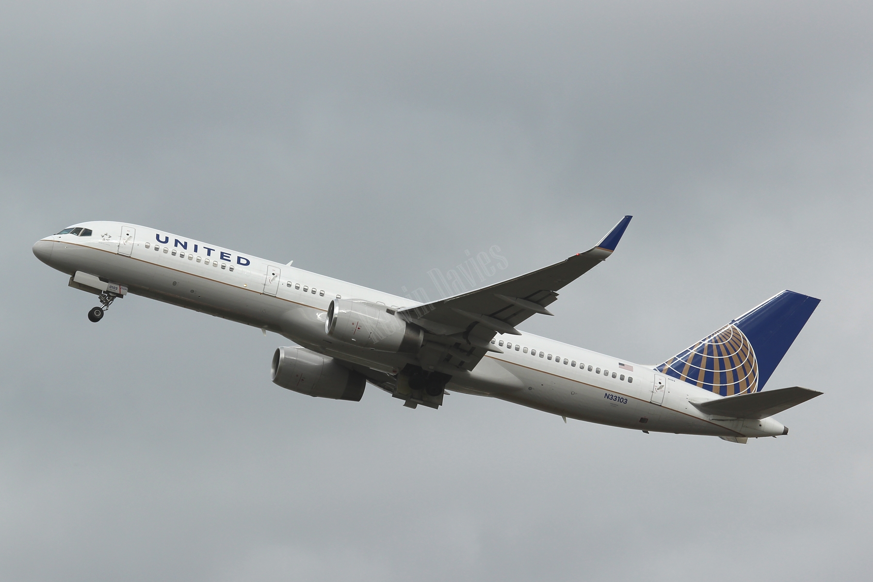 United Airlines 757 N33103