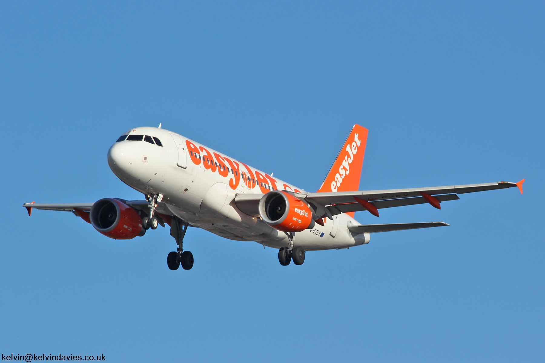 Easyjet A319 G-EZEY