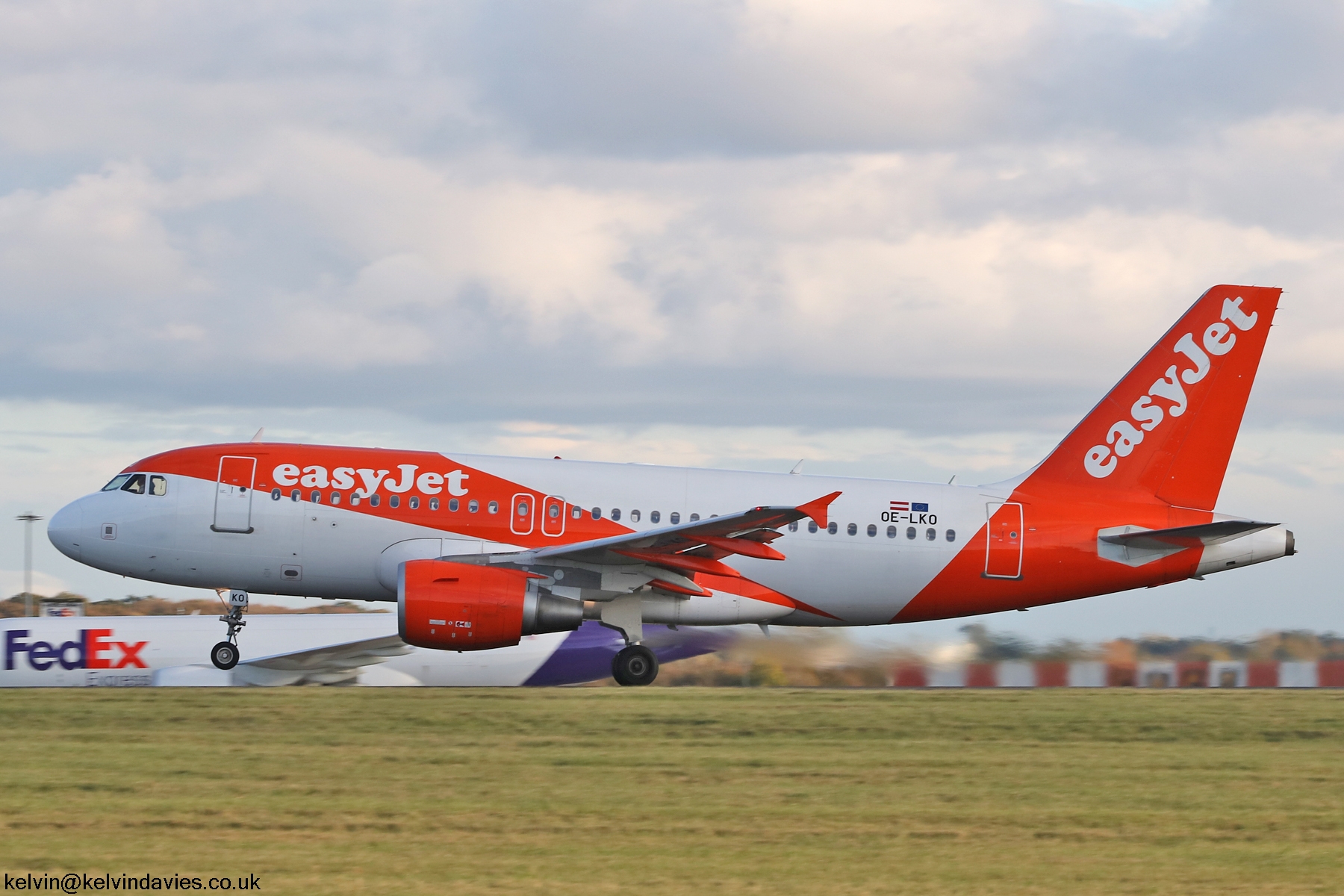 easyJet A319 OE-LKO