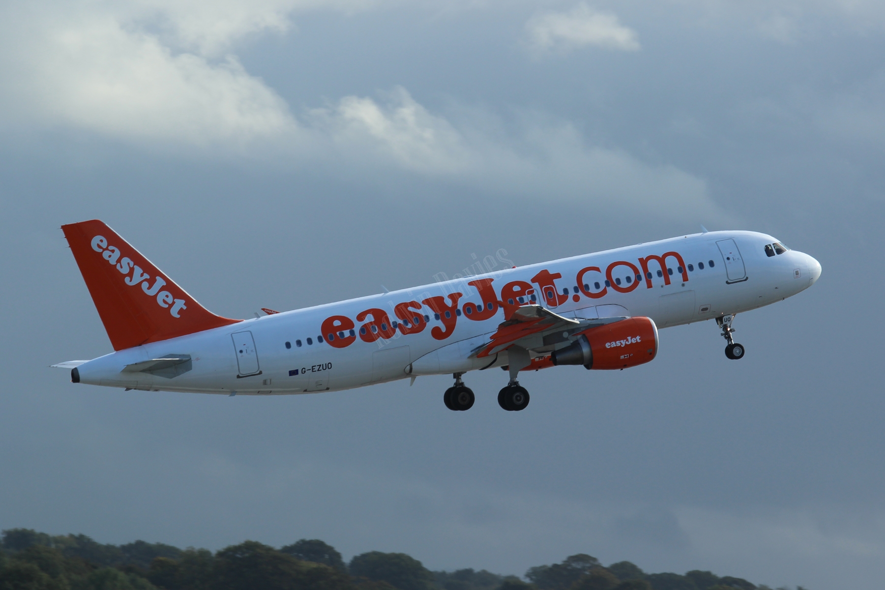 Easyjet A320 G-EZUO