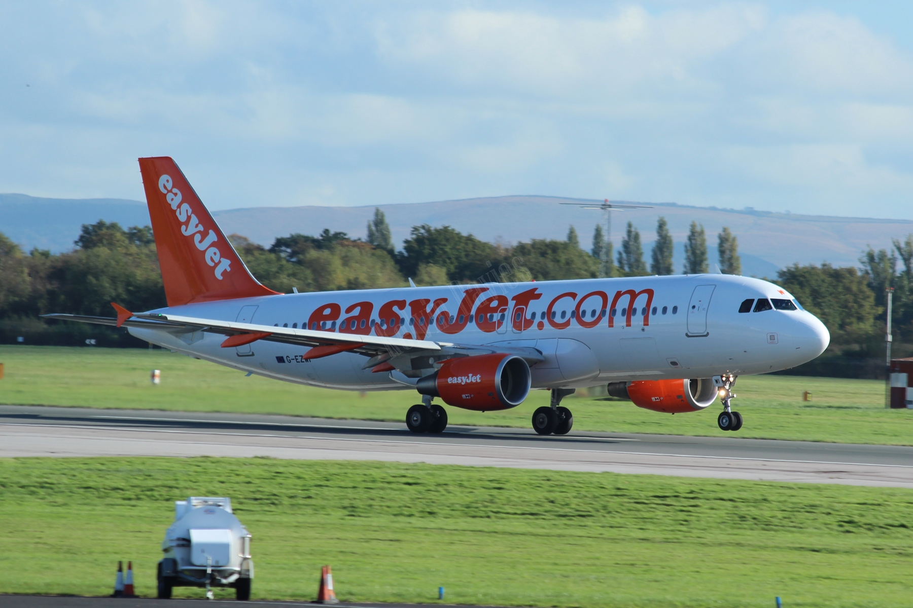 Easyjet A320 G-EZWI