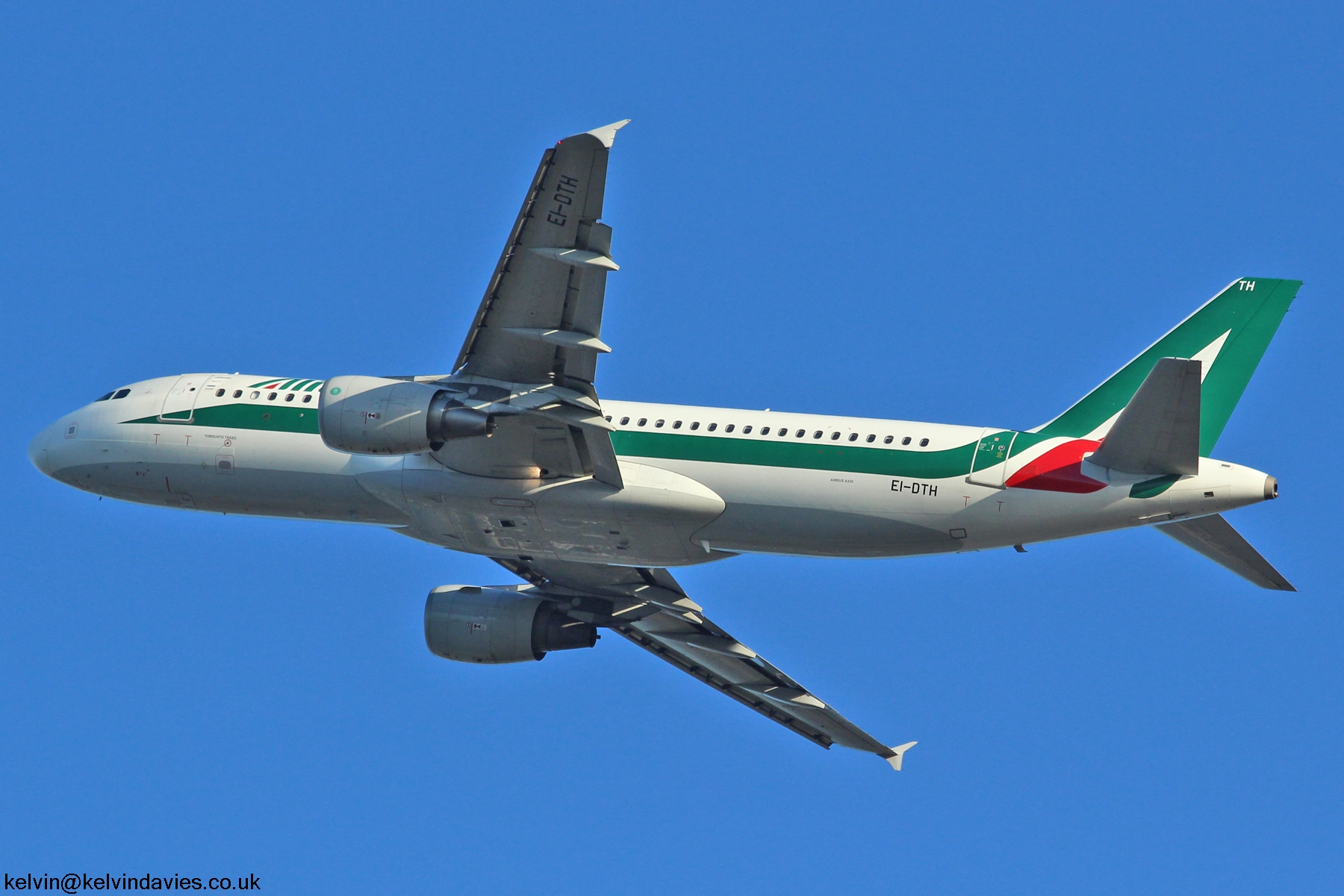 Alitalia A320 EI-DTH