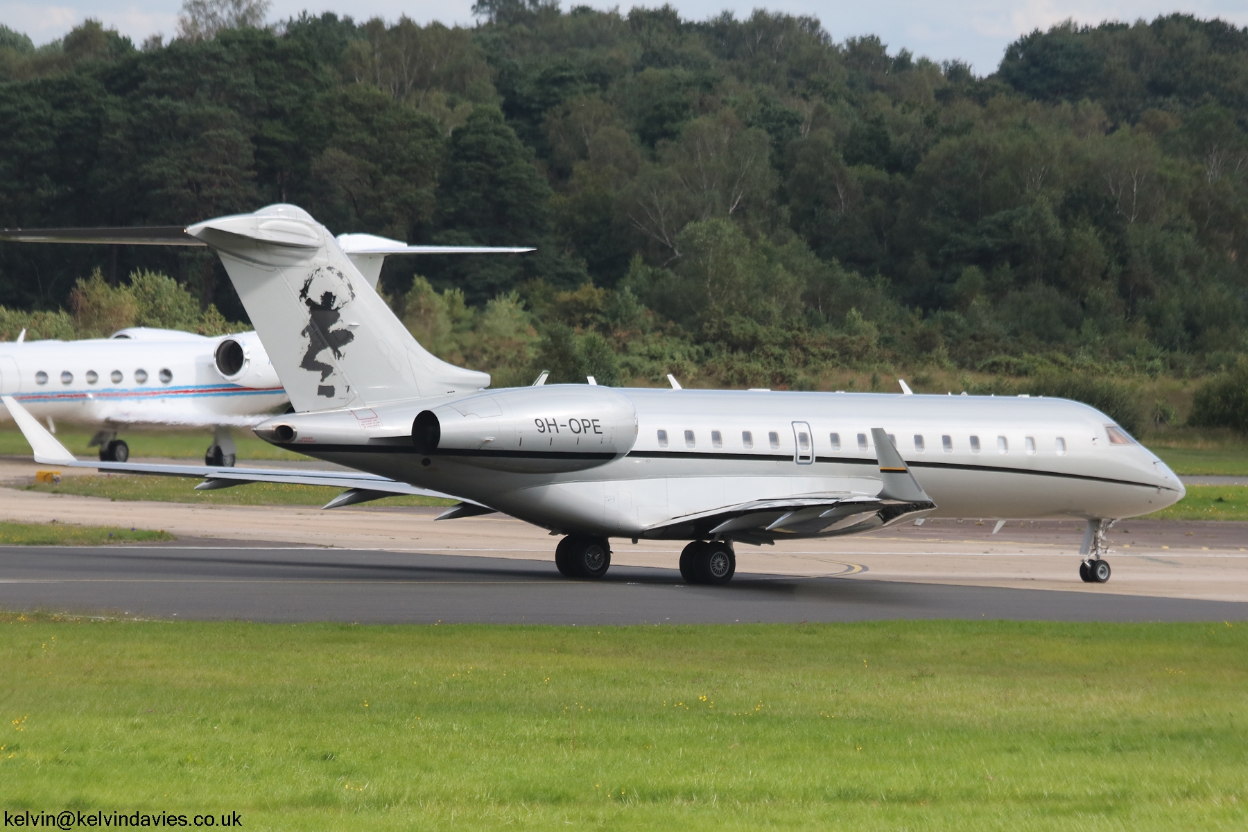 VistaJet Global 6000 9H-OPE