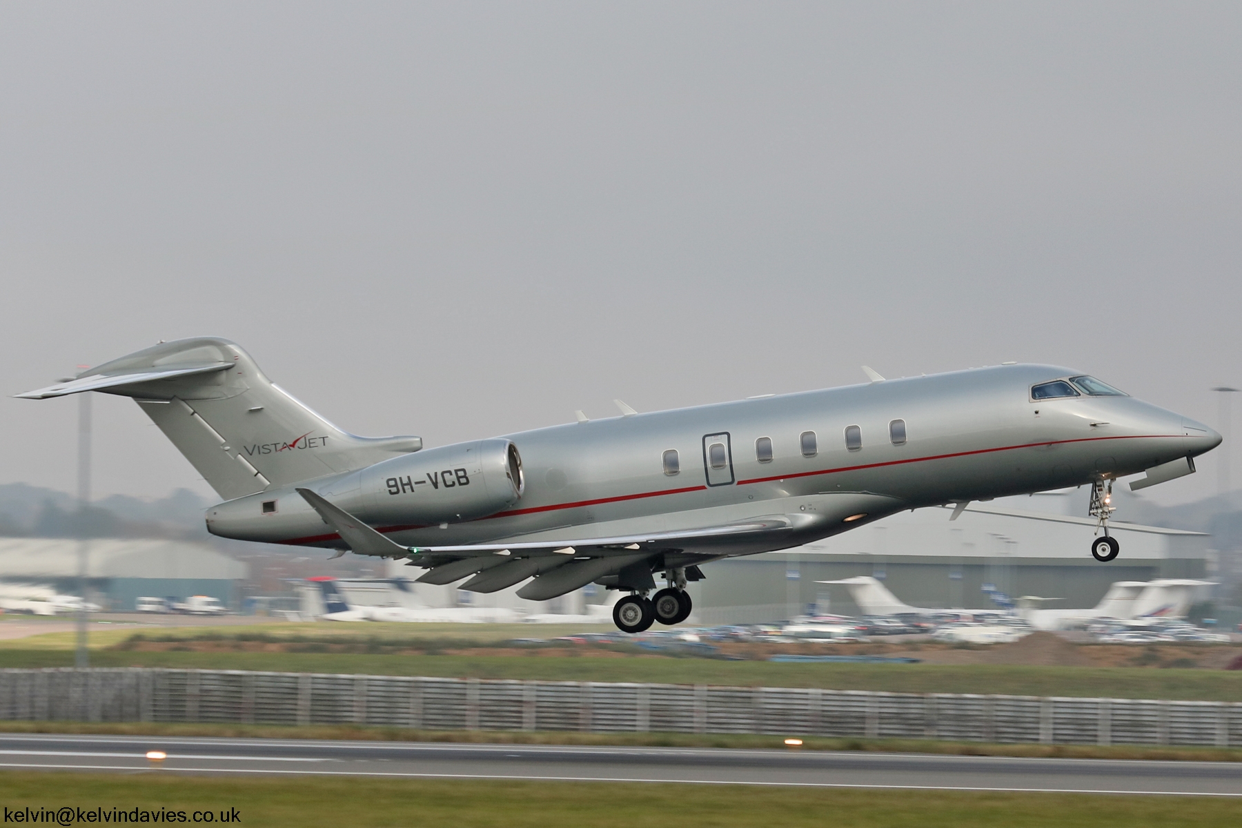 Vista Jet Malta Challenger 350 9H-VCB