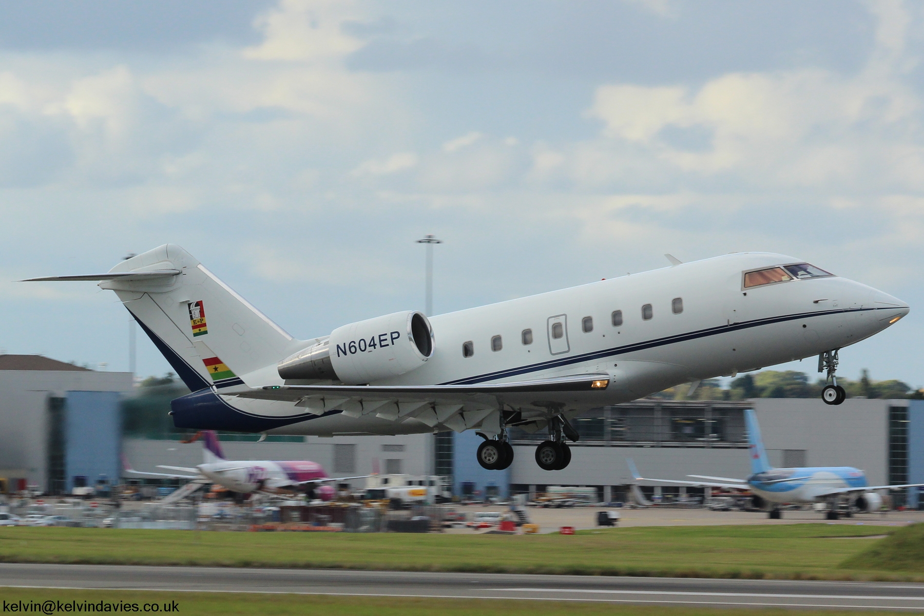 Challenger 604 N604EP