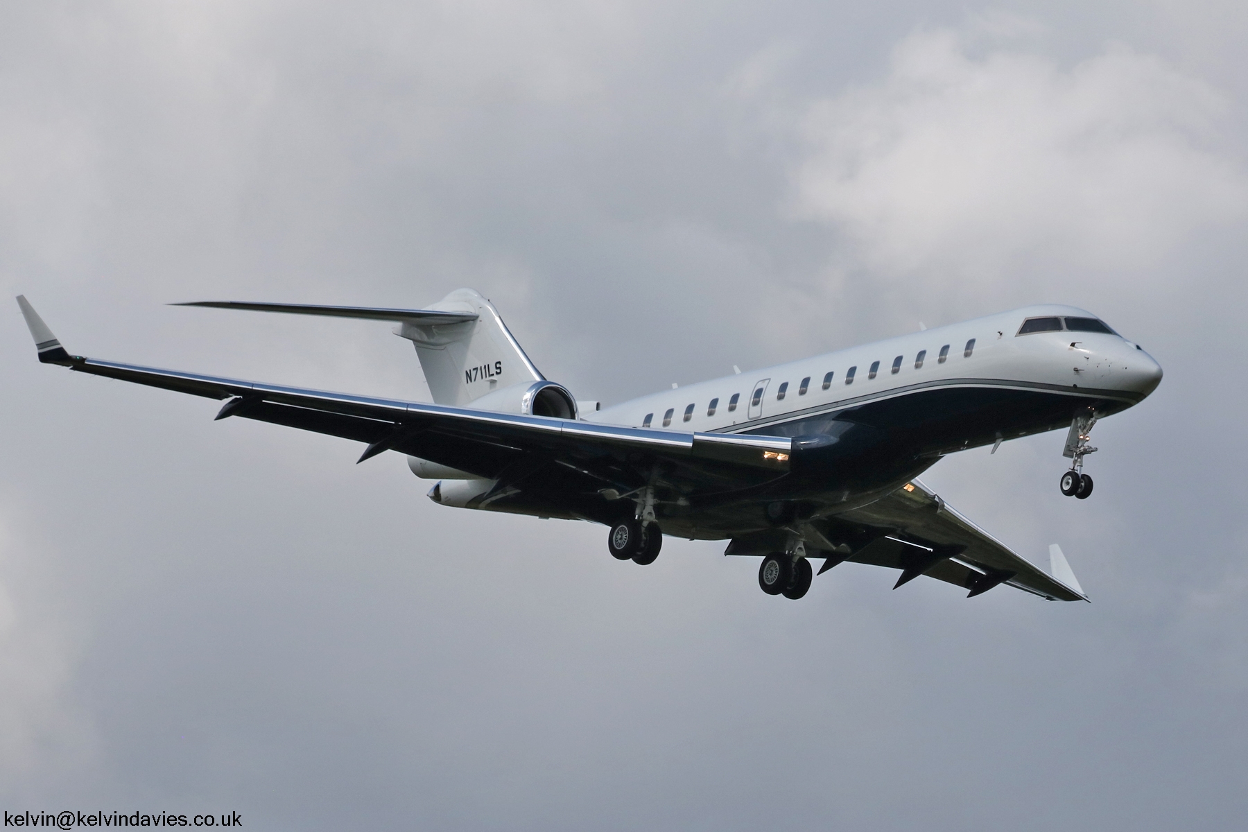 Whitewind Company Global 6000 N711LS